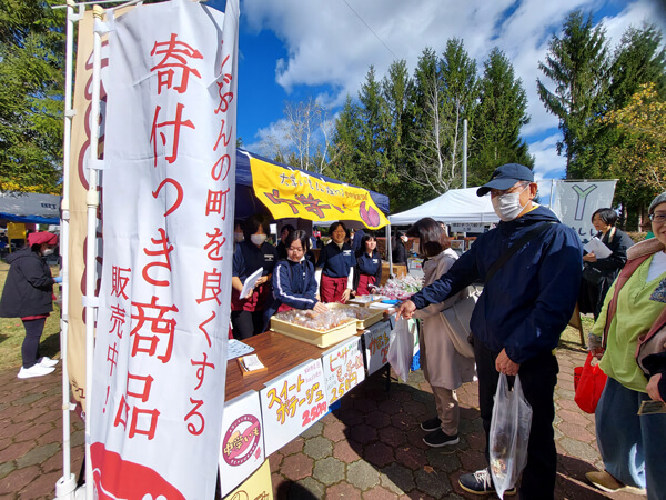 文化祭、産業まつりなどでの販売の様子1