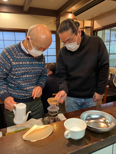 コーヒーでつながる居場所づくりの様子